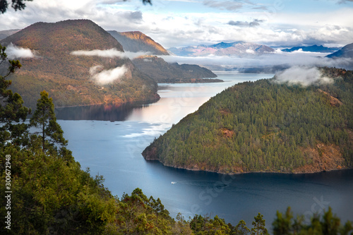 Lago Lacar en San Martin De Los Andes, Argentina.