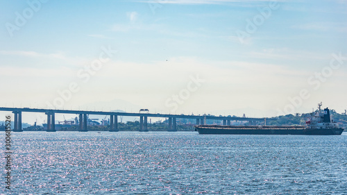 Fotos feitas na Baía de Guanabara, passando de Barca pela Ponte Rio-Niterói  photo