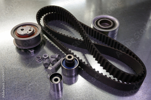 Fotografia Repair kit for replacing the timing belt