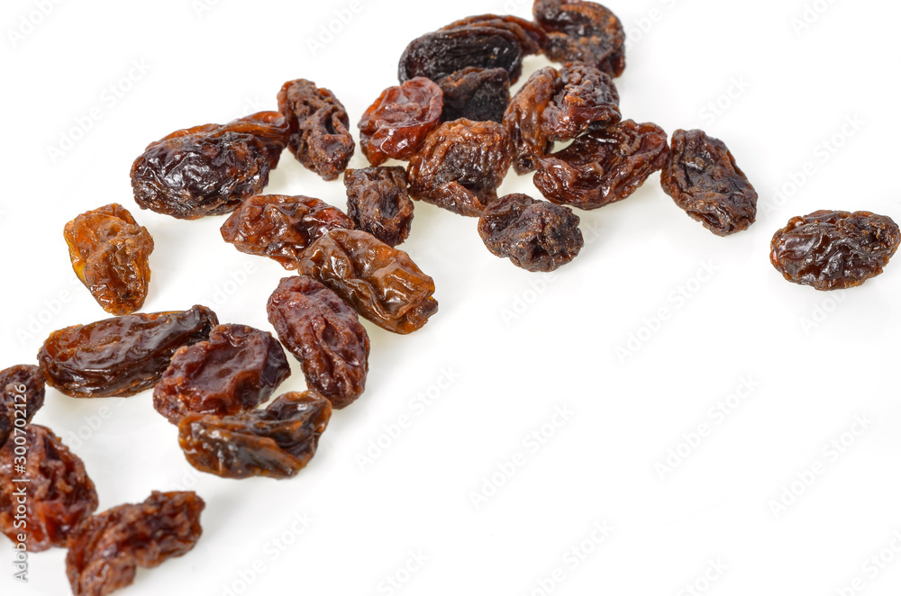 Obraz premium Dried grape isolated on white background