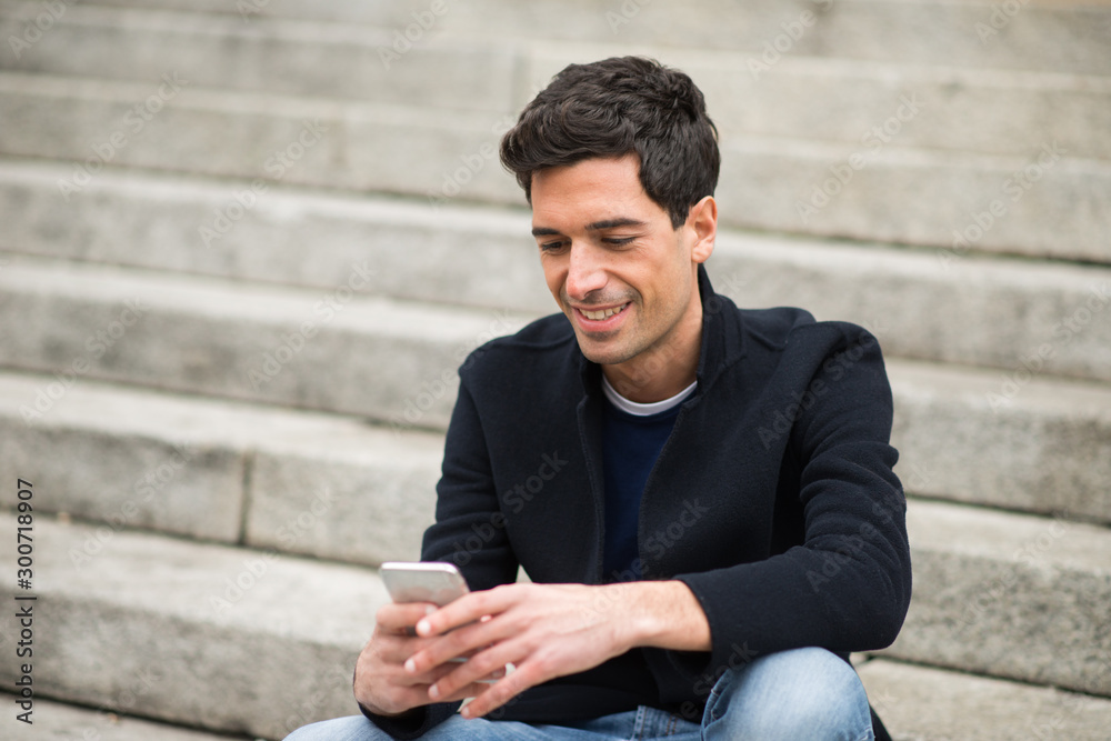 Obraz premium Man using his mobile phone
