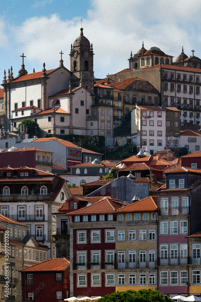 Φωτογραφία View of the colorful buildings at the Ribeira neighborhood in the city of Porto, Portugal