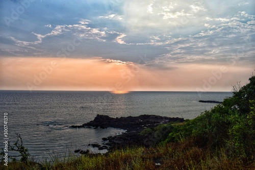 Fototapeta Naklejka Na Ścianę i Meble -  sunset on coast of sea