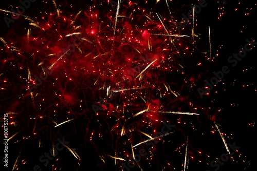 Foto Esplosione fuoco d'artificio rosso-oro