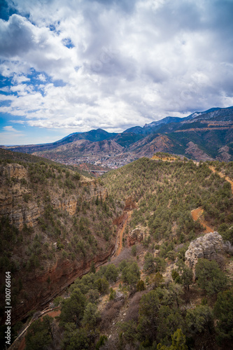 Rocky Mountains in Manitou Springs © partSquirrel