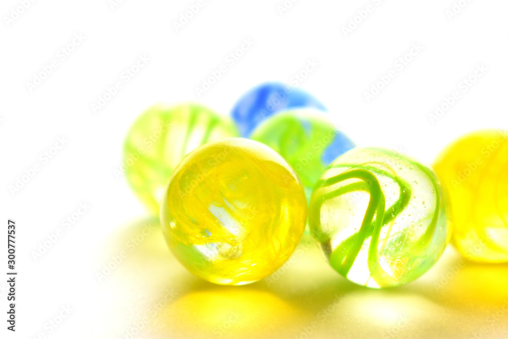 ビー玉の写真 カラフル 綺麗なビー玉 色々な種類のビー玉 Stock Photo Adobe Stock