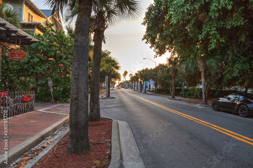 Fotografía Sunrise over Flagler Avenue in New Smyrna Beach, Florida.