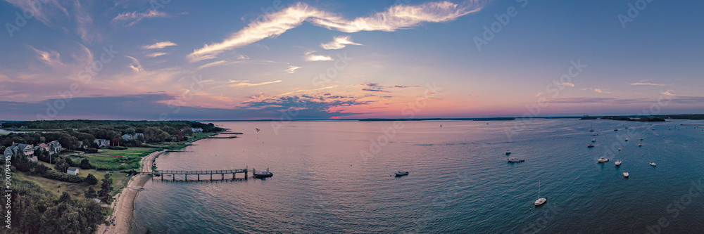 Obraz premium panoramic of a coastal area at sunset