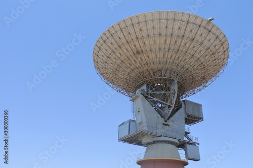 Radio telescope specialized antenna and radio receiver