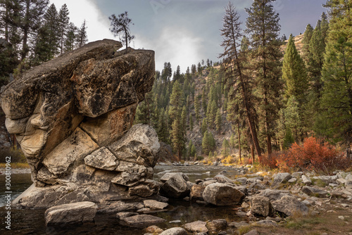 Cuadro en lienzo Landscape image of a mountain stream with large rock formation in the foreground