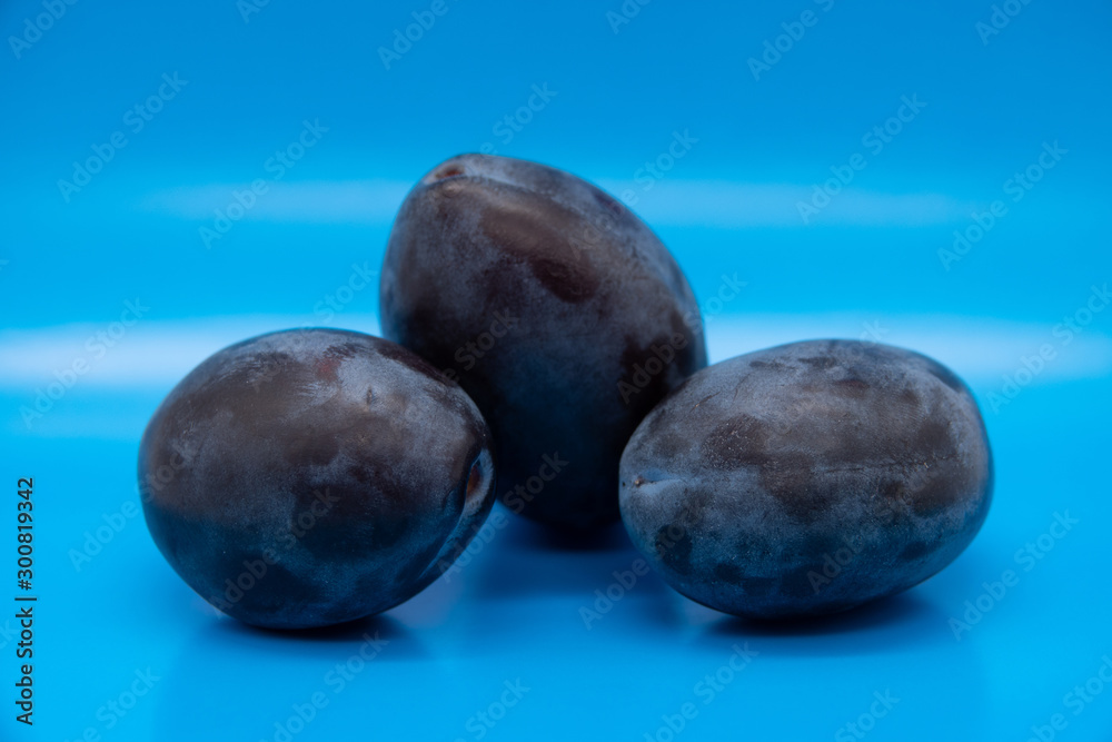Obraz premium plums on white background