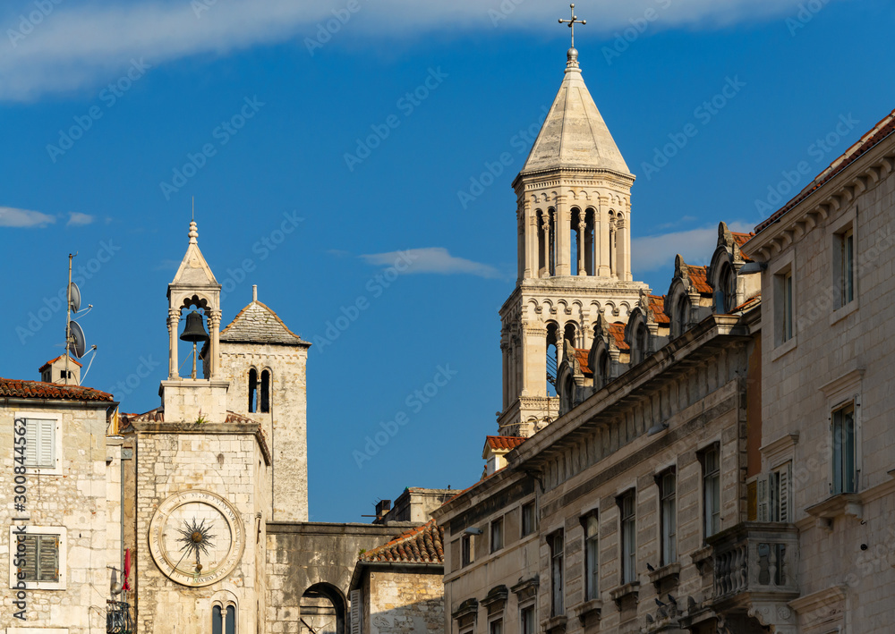 Split Kathedrale Türme Kirchen Turmuhr Platz Altstadt Tourismus Mittelmeer Kroatien Mittelalter Historie