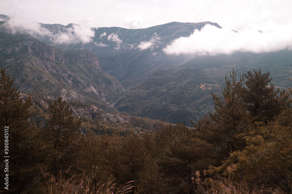 Obraz premium Cloudy mountains