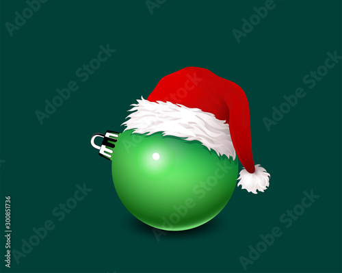 Weihnachtskarte grüne Weihnachtskugel mit Weihnachtsmann Mütze,  Vektor Illustration isoliert auf grünem Hintergrund