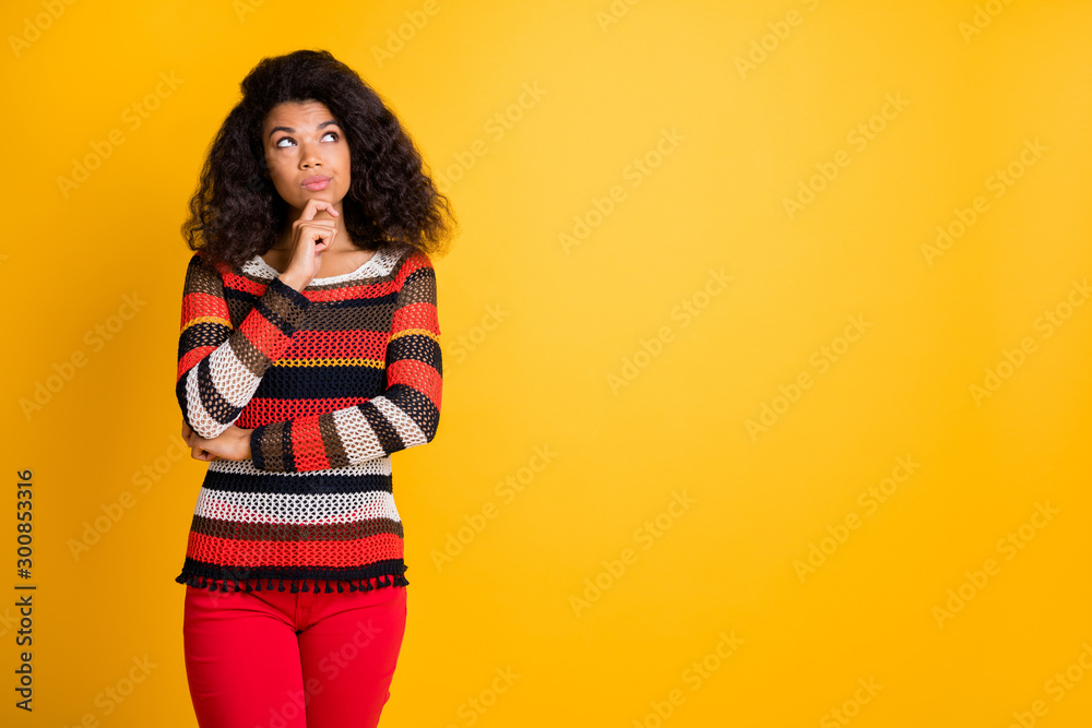 Portrait of her she nice attractive lovely cute pretty bewildered suspicious wavy-haired girl wearing knitted sweater thinking isolated over bright vivid shine vibrant yellow color background Portrait of her she nice attractive lovely cute pretty bewildered suspicious wavy-haired girl wearing knitted sweater thinking isolated over bright vivid shine vibrant yellow color background
