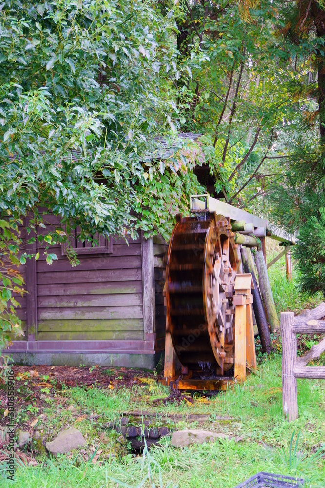 片倉城址公園の水車