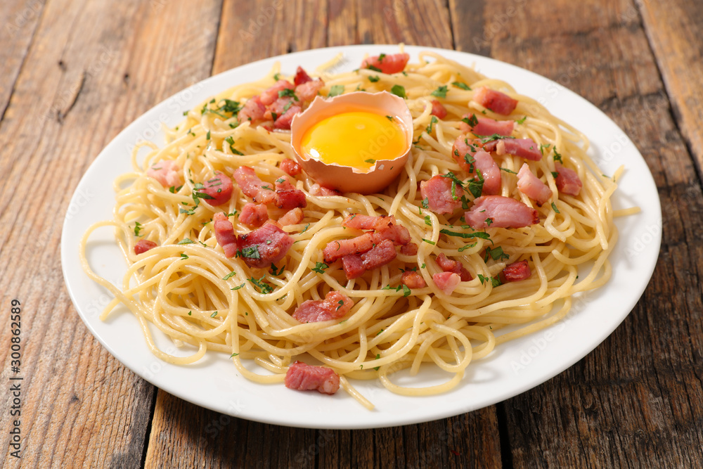 carbonara spaghetti with bacon, cheese and egg carbonara spaghetti with bacon, cheese and egg