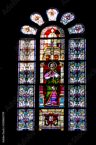 Sainte-Anne-d'Auray. Vitrail de la basilique Sainte-Anne. Morbihan. Bretagne 