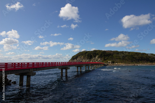 雄島の鳥居に続く橋 © Asuka Shimoda