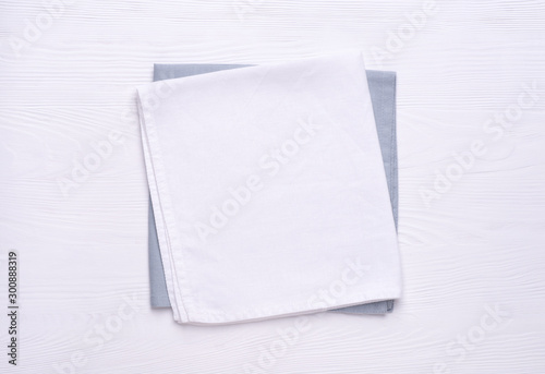 Foto Napkins on white wooden table top. Mock up for design. Top view