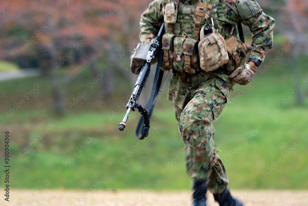 Fototapeta premium 武装した自衛官