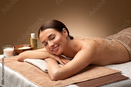 Obraz na plátne wellness, beauty and relaxation concept - beautiful young woman lying with exfol