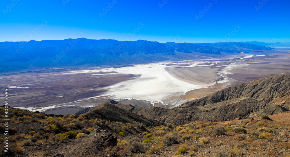 Ausgetrockneter Salzsee im Death Valley Nationalapark