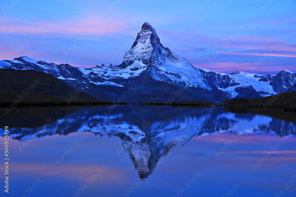 Matterhorn gespiegelt im Stellisee