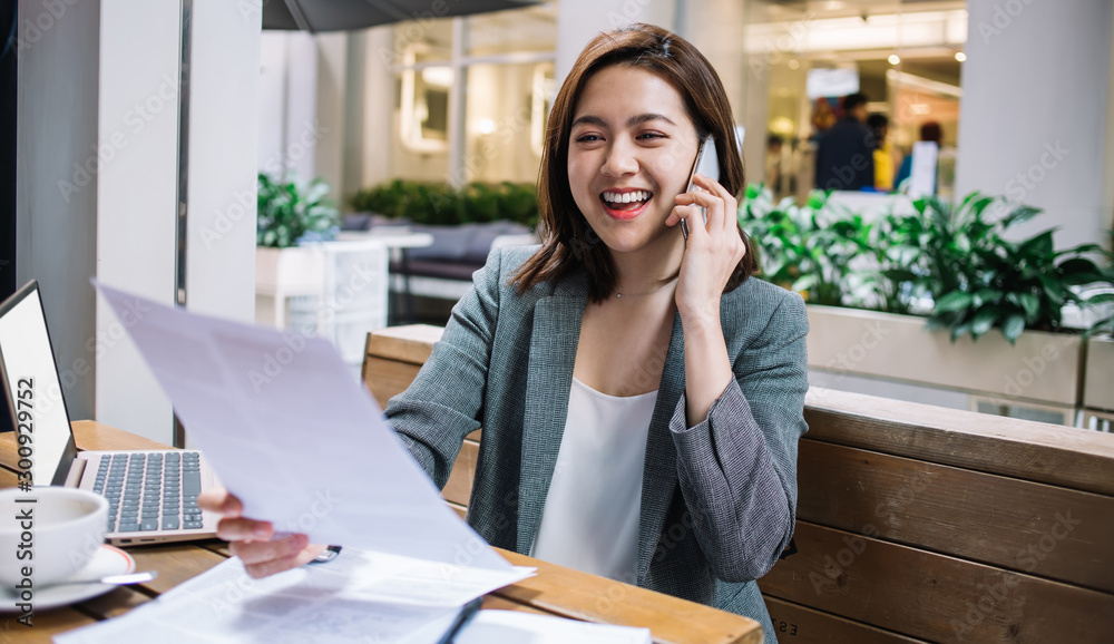 Freelancer woman friendly talking on smartphone from cafe Freelancer woman friendly talking on smartphone from cafe