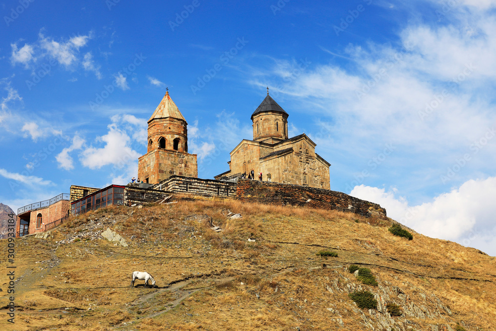Mtskheta-Mtianeti, Kreuzkuppelkirche Zminda Sameba, Gergetier Dreifaltigkeitskirche, Stepantsminda, Kasbegi, Georgia.