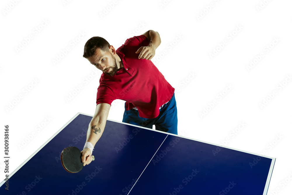 Excited. Young man plays table tennis on white studio background. Model  plays ping pong. Concept of leisure activity, sport, human emotions in  gameplay, healthy lifestyle, motion, action, movement. foto de Stock