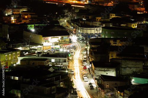Traffic in Nova Iguaçu at night