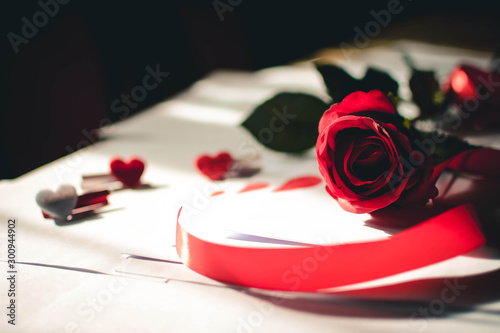Obraz na płótnie red rose w salonie