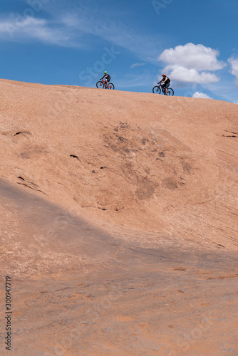 Obraz na płótnie Son and mother riding mountain bikes of singletrack in Moab, Utah w salonie