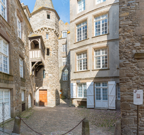 Fototapeta Naklejka Na Ścianę i Meble -  historic Norman stone houses in the Saint-Malo Intra-Muros Neighboorhood
