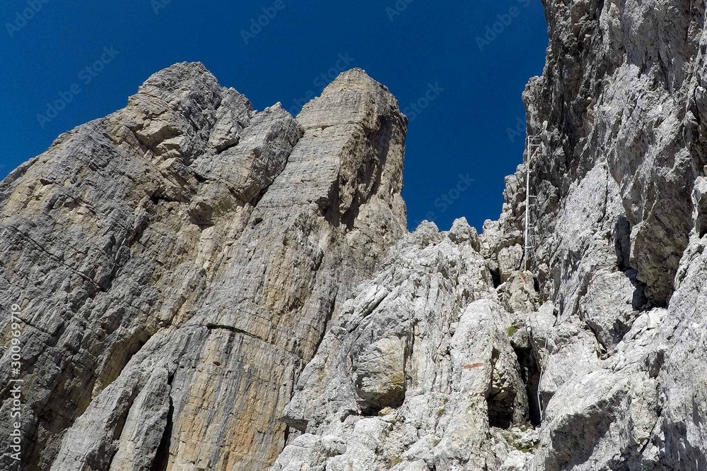 Le dolomiti di Brenta, paesaggio delle Dolomiti e delle Bocchette Centrali Le dolomiti di Brenta, paesaggio delle Dolomiti e delle Bocchette Centrali