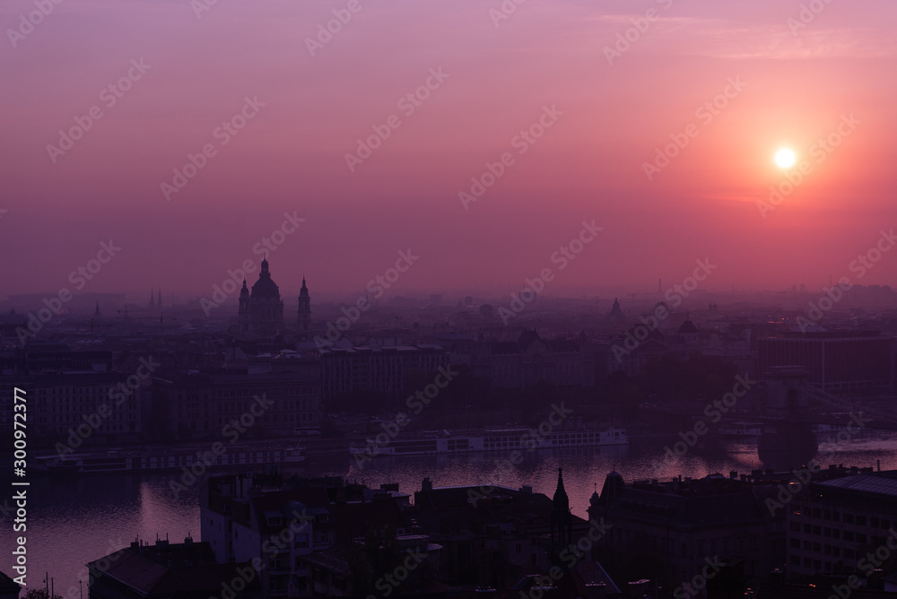Fototapeta premium lever de soleil sur budapest