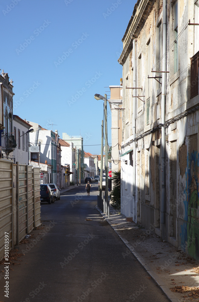 Obraz premium NB__7751 Woman walking on empty road