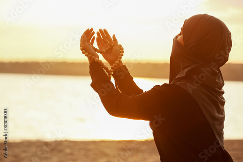 Beautiful Muslim woman pray...
