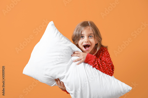 Surprised little girl in pa...