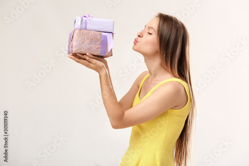 Beautiful woman with gift b...