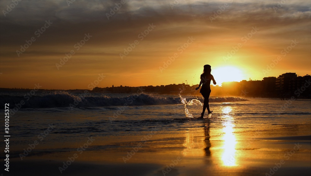 Child walking on Forte beach - Cabo Frio