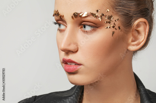 Young woman with creative e...