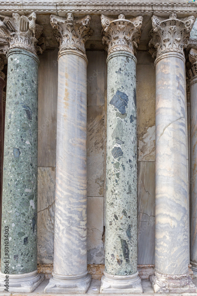 Big Columns Big Columns