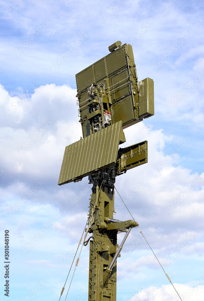 Three-coordinate radar antenna