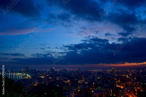 city at night © laemthong