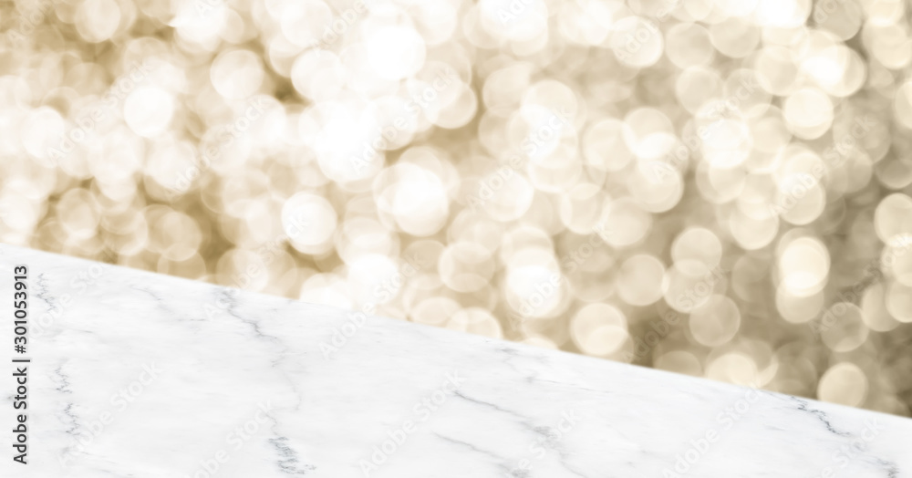 Empty white marbker angle table top with blur sparkling gold bokeh abstract background,panoramic banner for display or montage of product,Holiday seasonal concept backdrop. - obrazy, fototapety, plakaty 