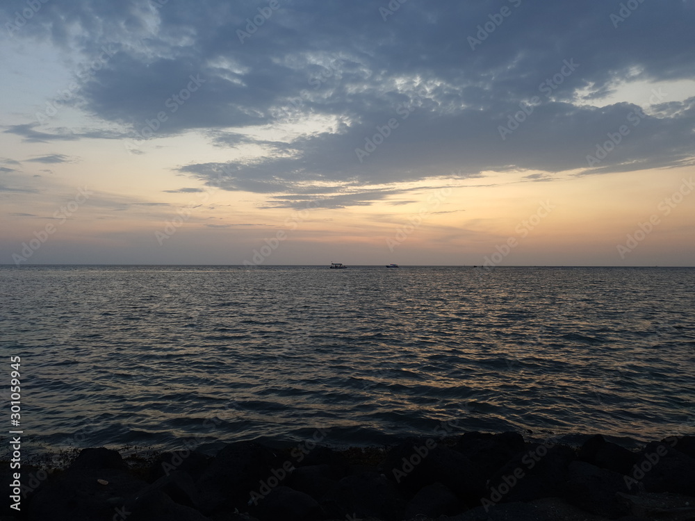 Obraz premium sunset over the sea