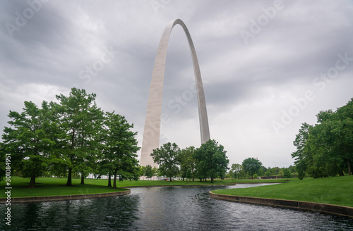 Fotografija River and Gateway Arch National Park