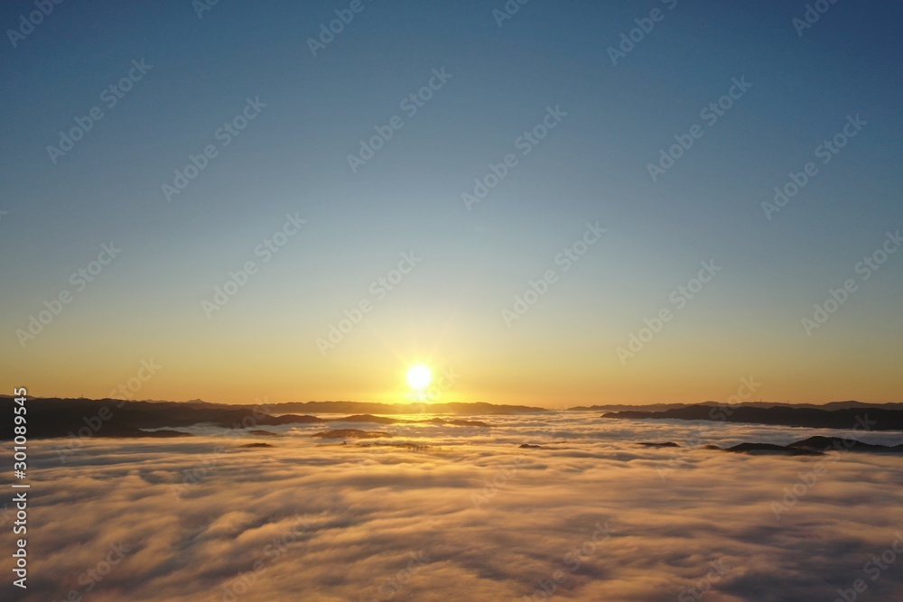 大撫山の朝霧オレンジの雲海
